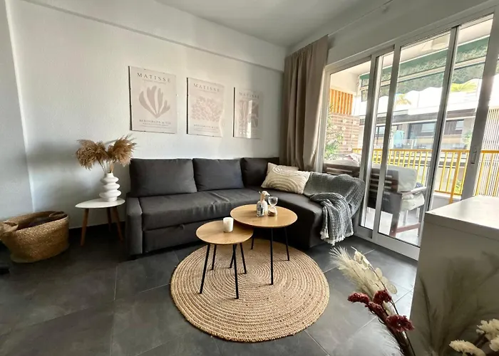 Beach Apartment *